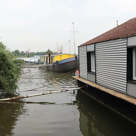 ספינת מלון Hausboot *